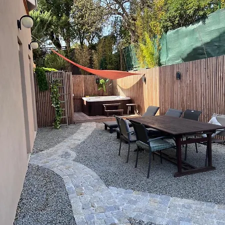 Semesterbostad Maison Avec Piscine Chauffee & Jacuzzi Fréjus