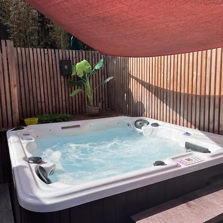 Maison Avec Piscine Chauffee & Jacuzzi *